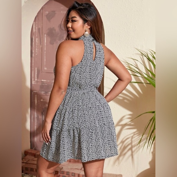 Plus allover plants print ruffle hem belted dress - Picture 2 of 3